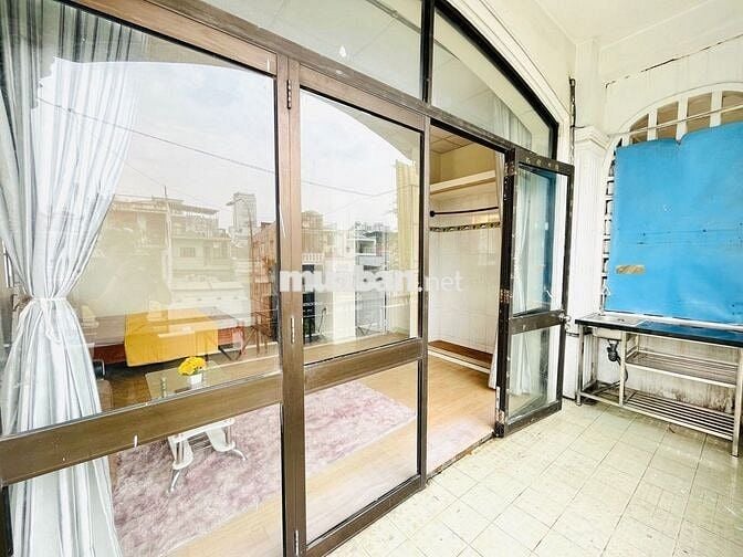 Căn Hộ Ban Công Máy Giặt Riêng Full Nội Thất Ngã Tư Hàng Xanh