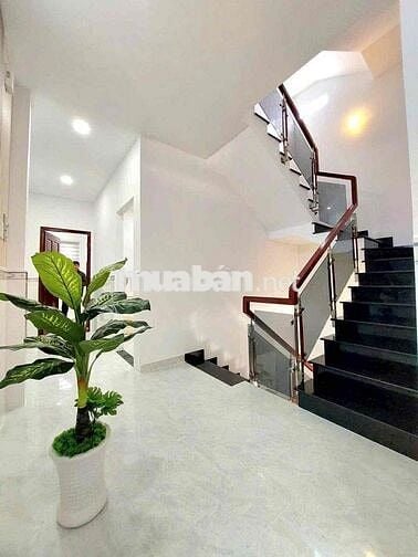 bán nhà shr dt 5x20 đúc 2 lầu + sân thượng sổ cn 93m san 270m Q12