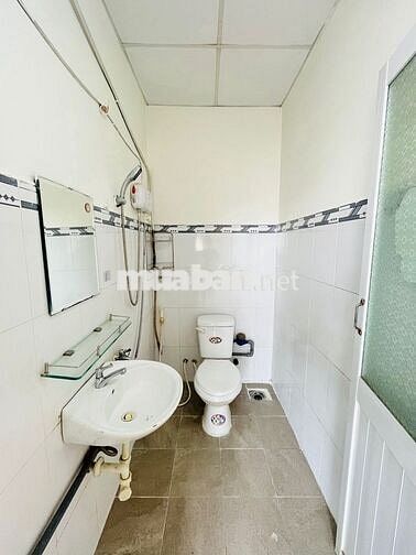 Căn Hộ Ban Công Máy Giặt Riêng Full Nội Thất Ngã Tư Hàng Xanh