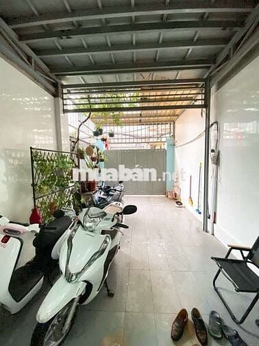 Gần MT Dương Quảng Hàm, Xe Hơi Thông, 79M2, 3 PN