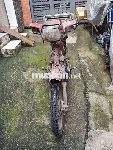 Nhà có chiếc xe chở hàng lạc giấy chứng sanh