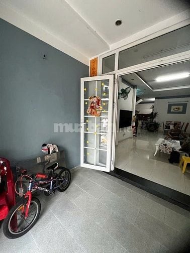 Nhà hẻm xe tải đường Lê Đại Hành đối diện SVĐ Phú Thọ - 9 tỷ - 4.7x11m