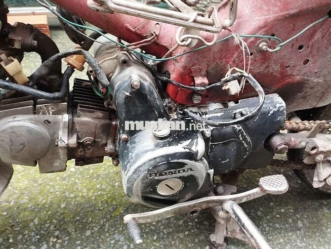 Nhà có chiếc xe chở hàng lạc giấy chứng sanh