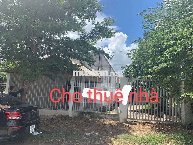 Nhà mặt tiền Ngã ba Ấp Chánh, Đường Bầu Sen