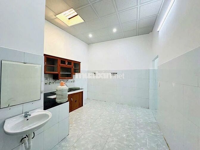 Nhà Cấp 4 DT Lớn sát cầu ngã ba Huế! Đánh số nhà 64Trường Chinh!