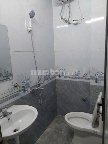 Cho thuê nhà ngõ 68 Hoàng Hoa Thám, gần trường cấp 3 Chu Văn An