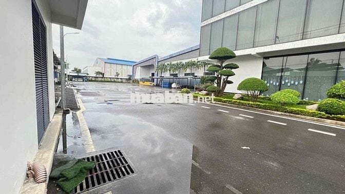 cho thuê Toà nhà văn phòng KCN Xyên Á đức hoà long an DT 1700m2 160tr