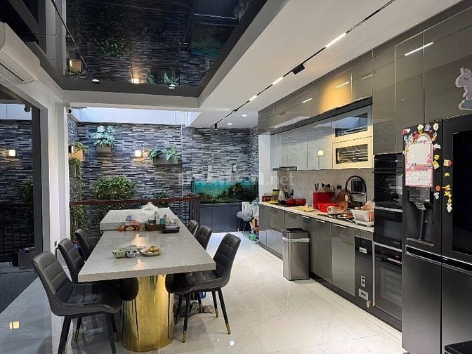 💎 Hiếm Có! Nhà Trung Tâm Nguyễn Trọng Tuyển – 3TỶ409 Sở Hữu Ngay!