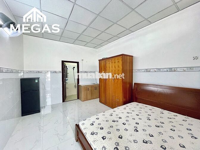 phòng trọ rộng 25m2 bancol cửa sổ mới xây ngay tại đường cmt8 -quận 10