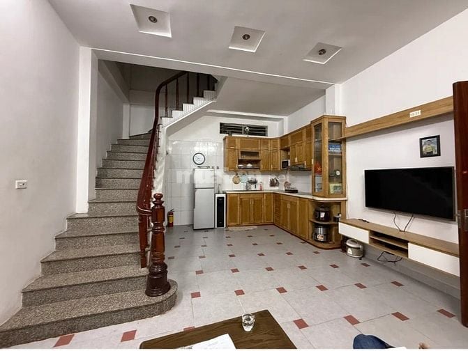 Bán nhà đẹp ở ngay Nguyễn Khang, 10m ra oto, 30m, 5 tầng, giá 8,9 tỷ