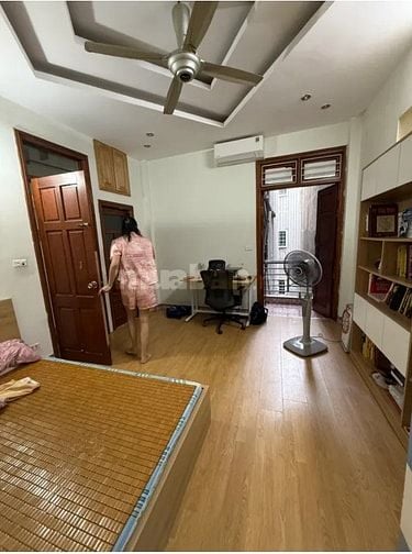 Bán nhà đẹp ở ngay Nguyễn Khang, 10m ra oto, 30m, 5 tầng, giá 8,9 tỷ