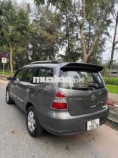 Nissan Grand livina 2011 1.8 MT - 117000 km
