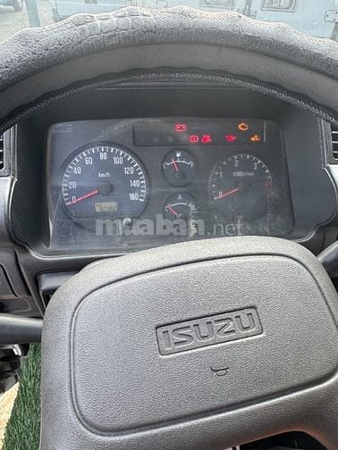 XE tải ISUZU QKR270,tải trọng 2350kg ,thùng kín