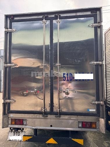 XE tải ISUZU QKR270,tải trọng 2350kg ,thùng kín