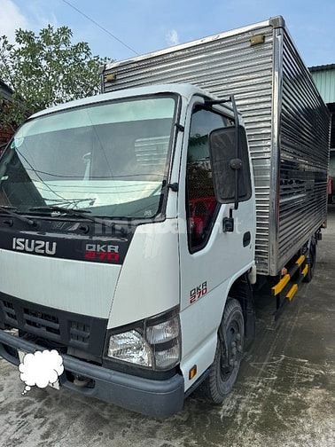 XE tải ISUZU QKR270,tải trọng 2350kg ,thùng kín