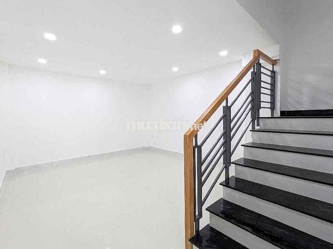 Emart, Nhà mới xây ở ngay, 4 tầng full nội thất, HXH Nguyễn Tư Giản