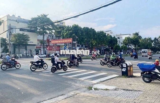 Cho thuê cặp nhà 9 x 22 có 3 lầu 8pn 8wc sân thượng