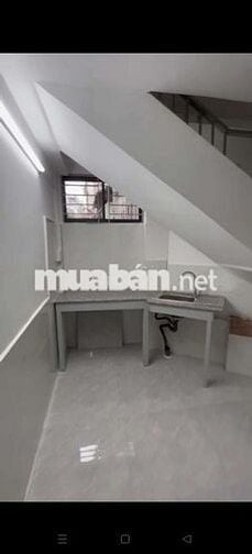 CHO THUE NHÀ HẺM 3 GÁC, 2 XET, CMT8 Q.10