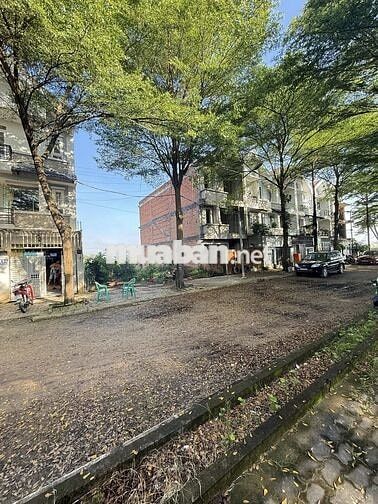 Đất Nhà Phố 5x20m 1 Trệt 2 Lầu Đường Đôi Gần Cổng Số 1 Vị Trí Cực Đẹp