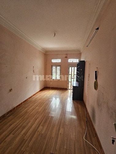 Cho thuê nhà MP Bạch Đằng. DT 42m x 5T. Phù hợp làm VP Kd hoặc làm Kho