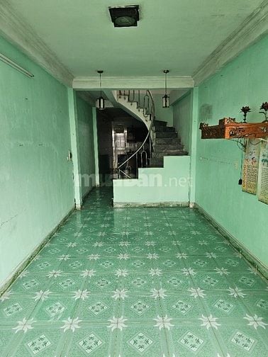 Cho thuê nhà MP Bạch Đằng. DT 42m x 5T. Phù hợp làm VP Kd hoặc làm Kho