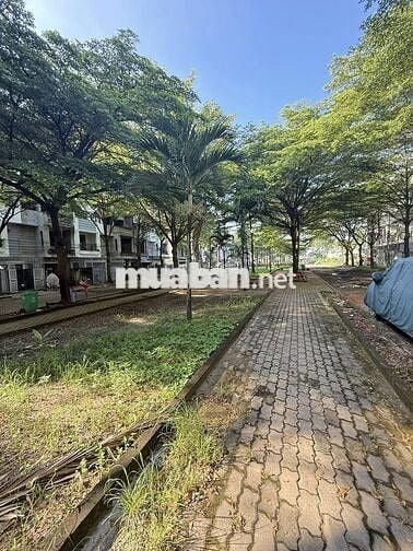 Đất Nhà Phố 5x20m 1 Trệt 2 Lầu Đường Đôi Gần Cổng Số 1 Vị Trí Cực Đẹp