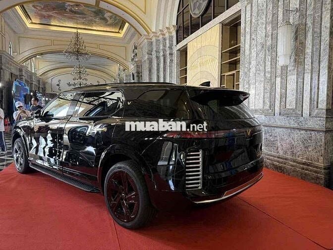 VinFast Lạc Hồng LX900