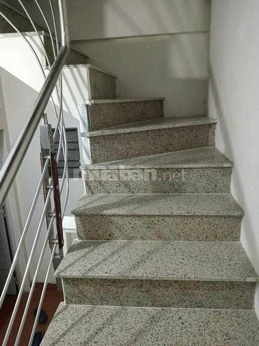 Cho thuê nhà ngõ 124 Âu Cơ gần trường mầm non Tứ Liên 