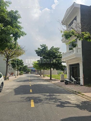 Đất nền TTHC Bến Cát , dự án CentrelPoint . Giá 1 tỷ750 /72 