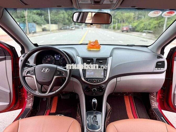 Hyundai Accent 2016 1.4 AT Hatchback - 11000 km