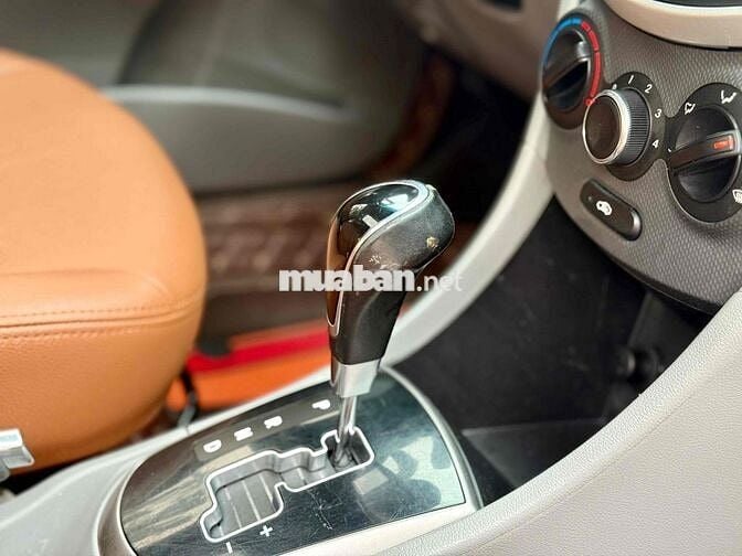 Hyundai Accent 2016 1.4 AT Hatchback - 11000 km