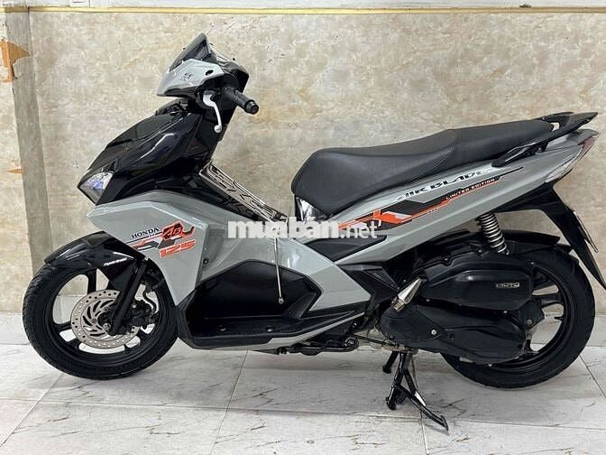 AB 125 khoá ga đời 2018 xám xi măng 43K1-400.00