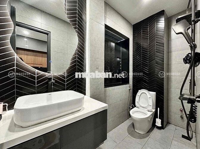 CĂN HỘ LUXURY FULL NỘI THẤT CỬA SỔ THOÁNG NGAY PHAN VĂN HÂN KẾ QUẬN 1