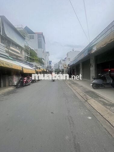 NHÀ 2 LẦU ĐƯỜNG 8M CÓ LỀ KHU BUÔN BÁN VẢI PHÚ THỌ HÒA – 4.05 TỶ TL