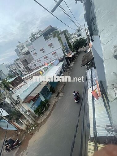 NHÀ 2 LẦU ĐƯỜNG 8M CÓ LỀ KHU BUÔN BÁN VẢI PHÚ THỌ HÒA – 4.05 TỶ TL