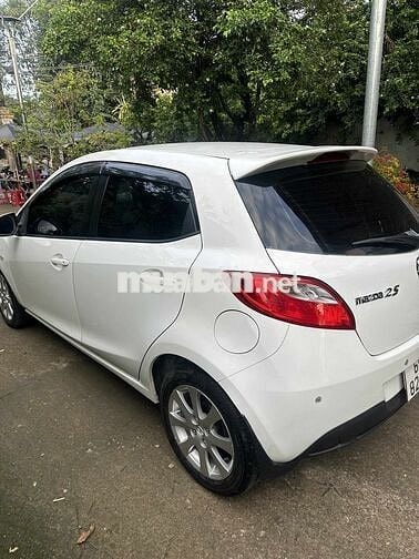 Cần bán gấp xe Mazda 2, đời 2013, bán 230 triệu