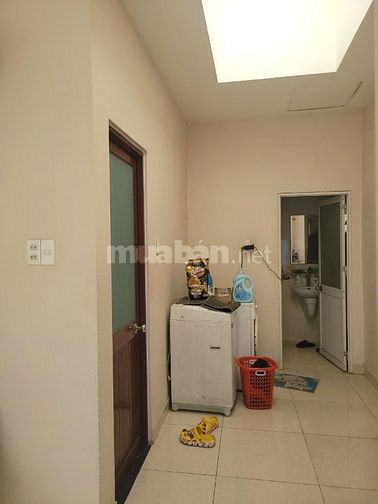 Cho thuê nhà nguyên căn hẻm xe hơi gần cư xá Lam Sơn Nguyễn Oanh,2 lầu