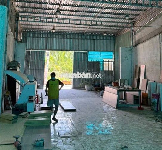 Thuê kho xưởng Quận 7 DT 1000m có sẵn văn phòng, wc, PCCC chuẩn.