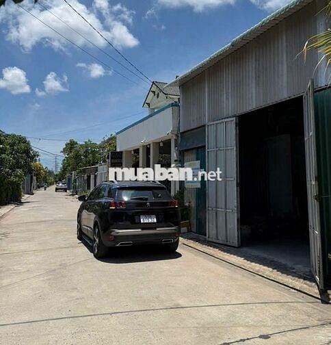 Thuê kho xưởng Quận 7 DT 1000m có sẵn văn phòng, wc, PCCC chuẩn.