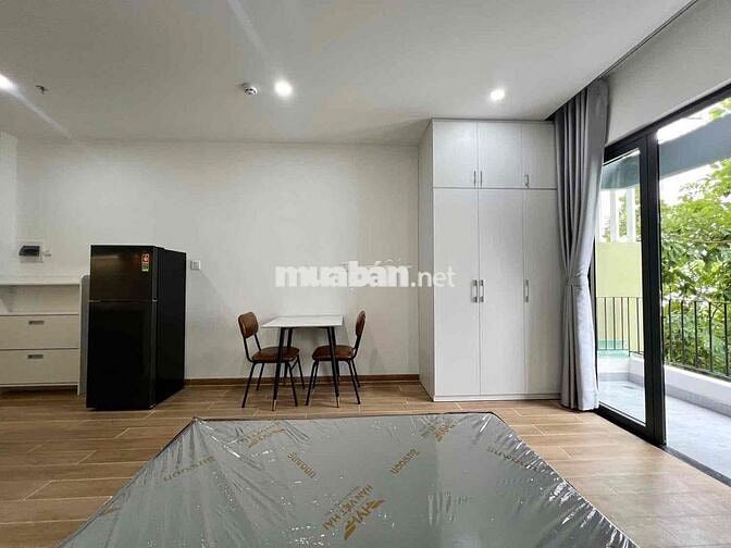 CHO THUÊ CĂN HỘ BAN CÔNG XA BẾP MÁY GIẶT RIÊNG RỘNG 35m2 GIÁP Q1