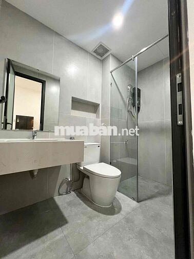 CHO THUÊ CĂN HỘ BAN CÔNG XA BẾP MÁY GIẶT RIÊNG RỘNG 35m2 GIÁP Q1