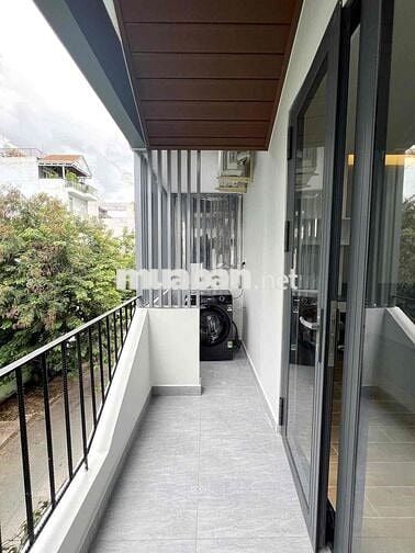 CHO THUÊ CĂN HỘ BAN CÔNG XA BẾP MÁY GIẶT RIÊNG RỘNG 35m2 GIÁP Q1