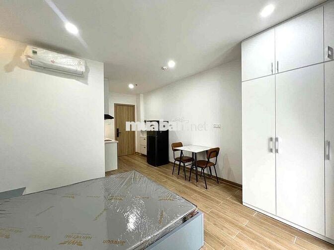 CHO THUÊ CĂN HỘ BAN CÔNG XA BẾP MÁY GIẶT RIÊNG RỘNG 35m2 GIÁP Q1