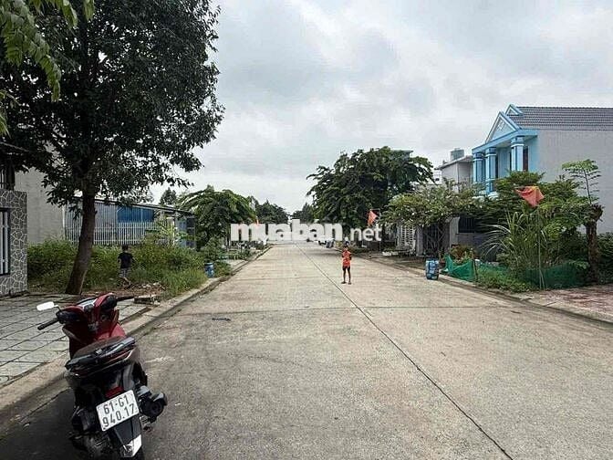 Bán lô đất 150m2 có sổ, dân đông, sát KCN Mỹ Phước, Bến Cát, Bình Duon