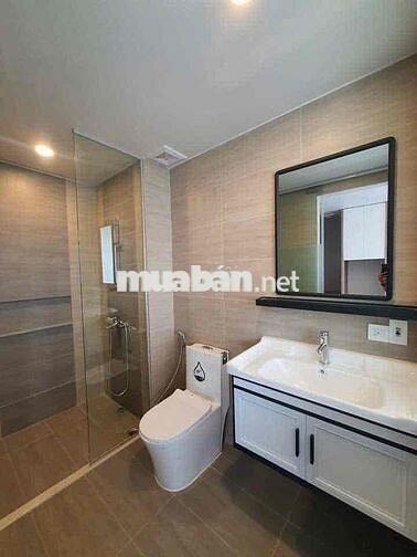 CĂN HỘ BAN CÔNG RỘNG MÁY GIẶT RIÊNG NGAY KHU HÀNG XANH GIÁP QUẬN 1