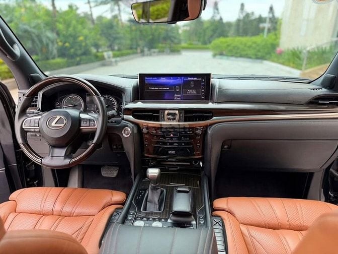 Bán Lexus LX570 MBS 4 chỗ, sản xuất 2016. Xe cực mới.