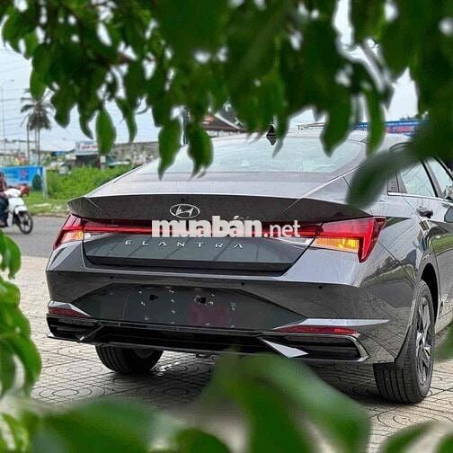 Hyundai Elantra 2025 1.6 AT Đặc biệt - 900 km