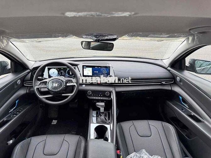 Hyundai Elantra 2025 1.6 AT Đặc biệt - 900 km