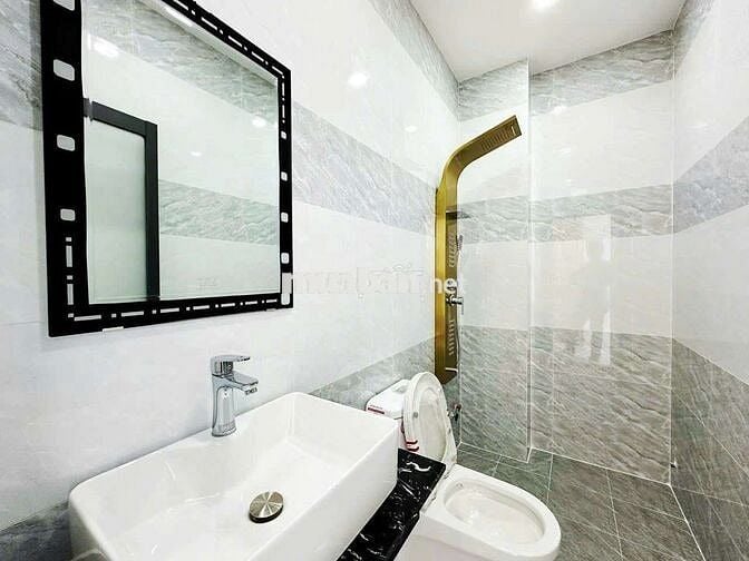 Nhà mới đẹp y như hình 4 x 16 có 5pn 5wc sân thượng
