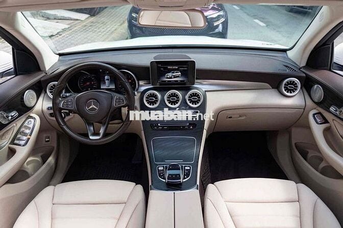 Mercedes GLC300 4Matic ĐKLĐ 2020 - Trắng Kem